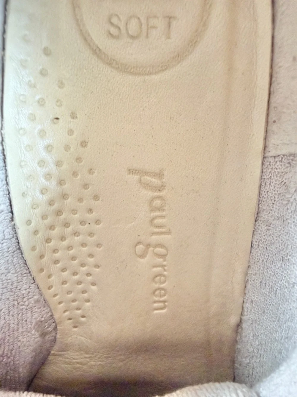 Paul Green Jayden Low Top Super Soft Sneakers Cream Faux Fur Laces US 7.5 EU 38